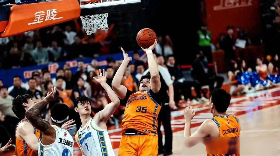 爱游戏中国官网-包含凭借一波上海队，CBA季后赛成功爆冷，现场弹幕炸裂的词条