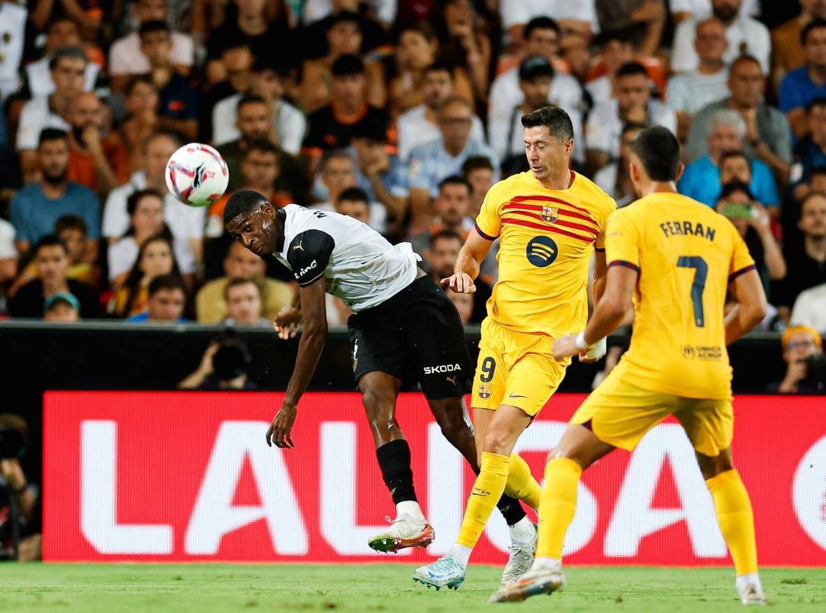 爱游戏在线-包含瓦伦西亚后防失守频频，球队积分稳步下滑的词条