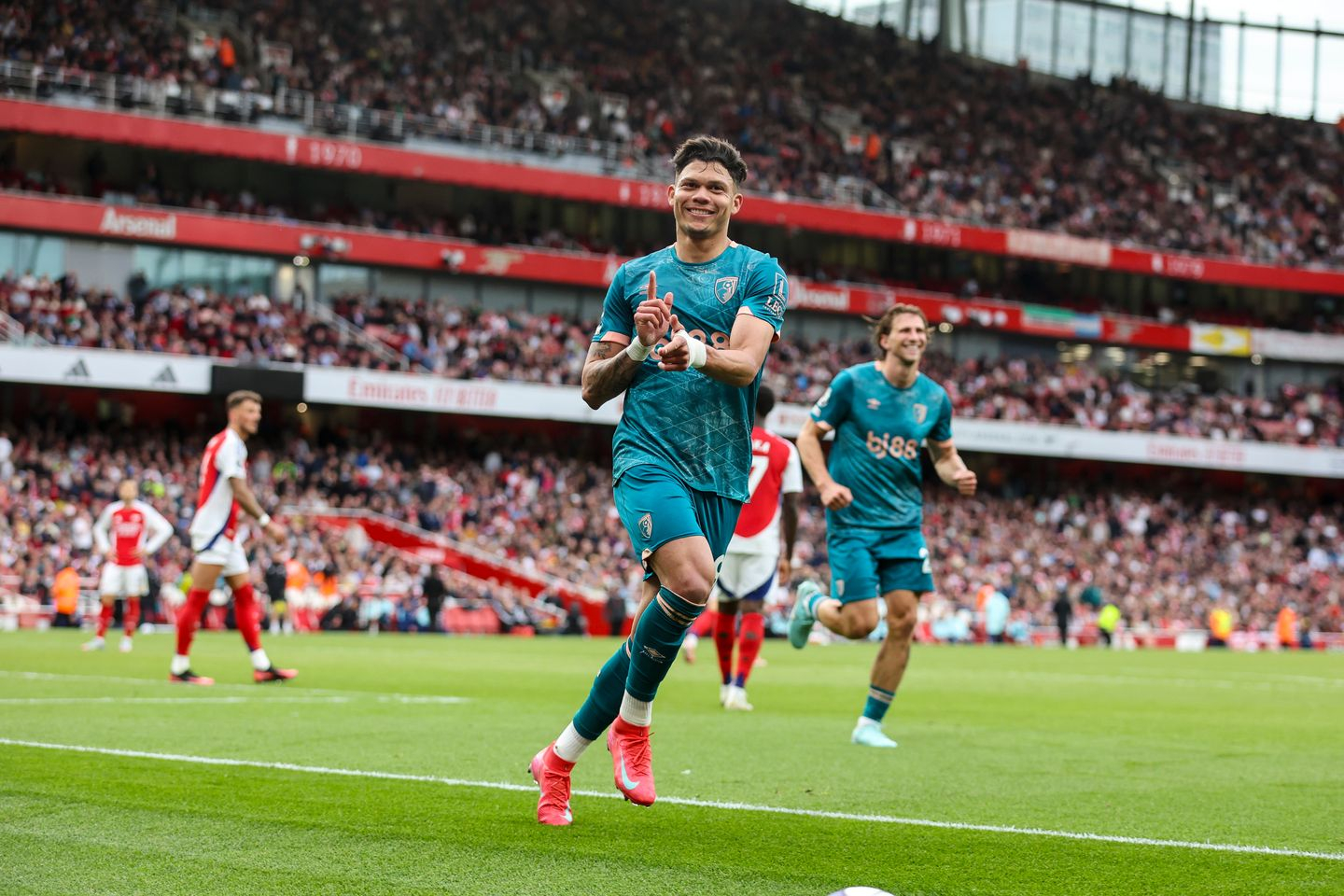 阿森纳逆转战胜伯恩茅斯,继续前进 阿森纳逆转战胜伯恩茅斯,继续前进