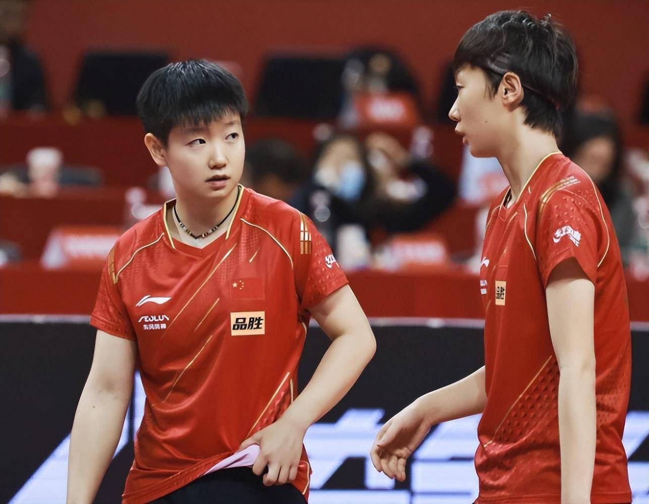 爱游戏体育地址-双方决战攻防较量，谁能在赛场上立于不败