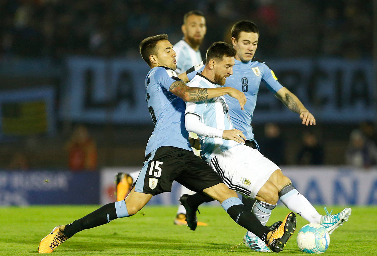 爱游戏登录-秘鲁主场惊险击败马其顿，小组排名上升