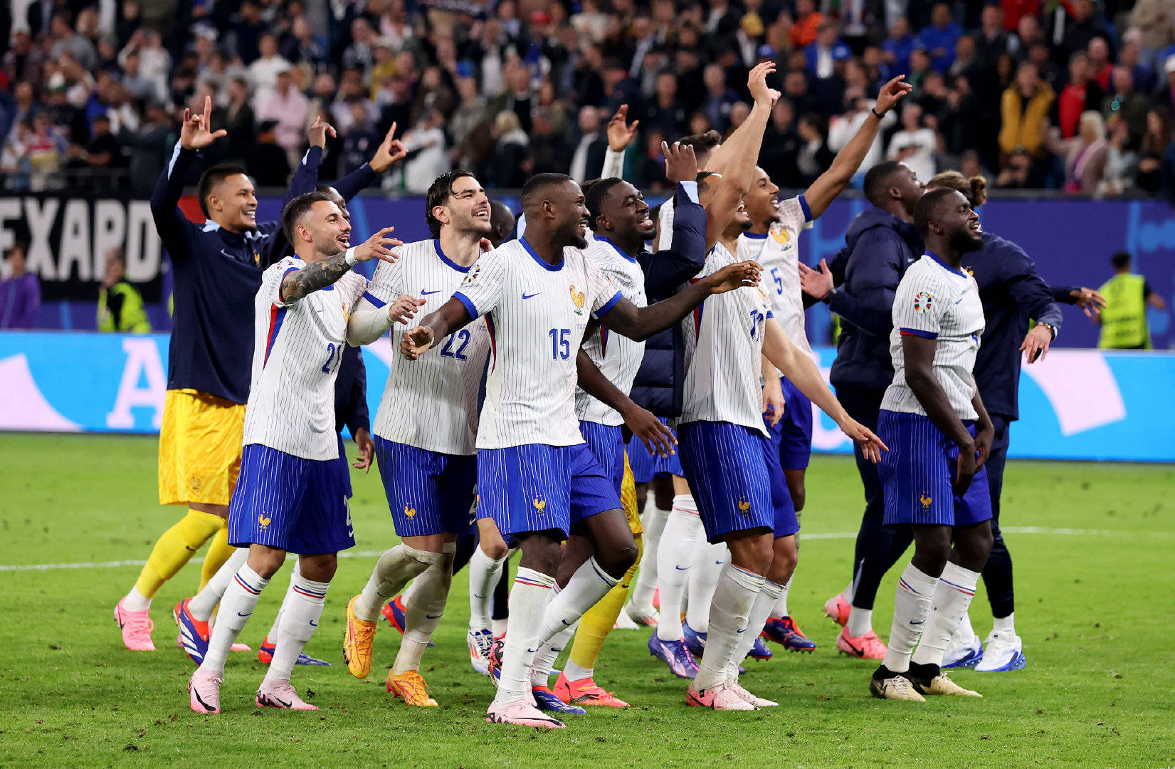 爱游戏网页版-包含荷兰队在欧洲杯预选赛中遭遇挑战，须加倍努力！的词条