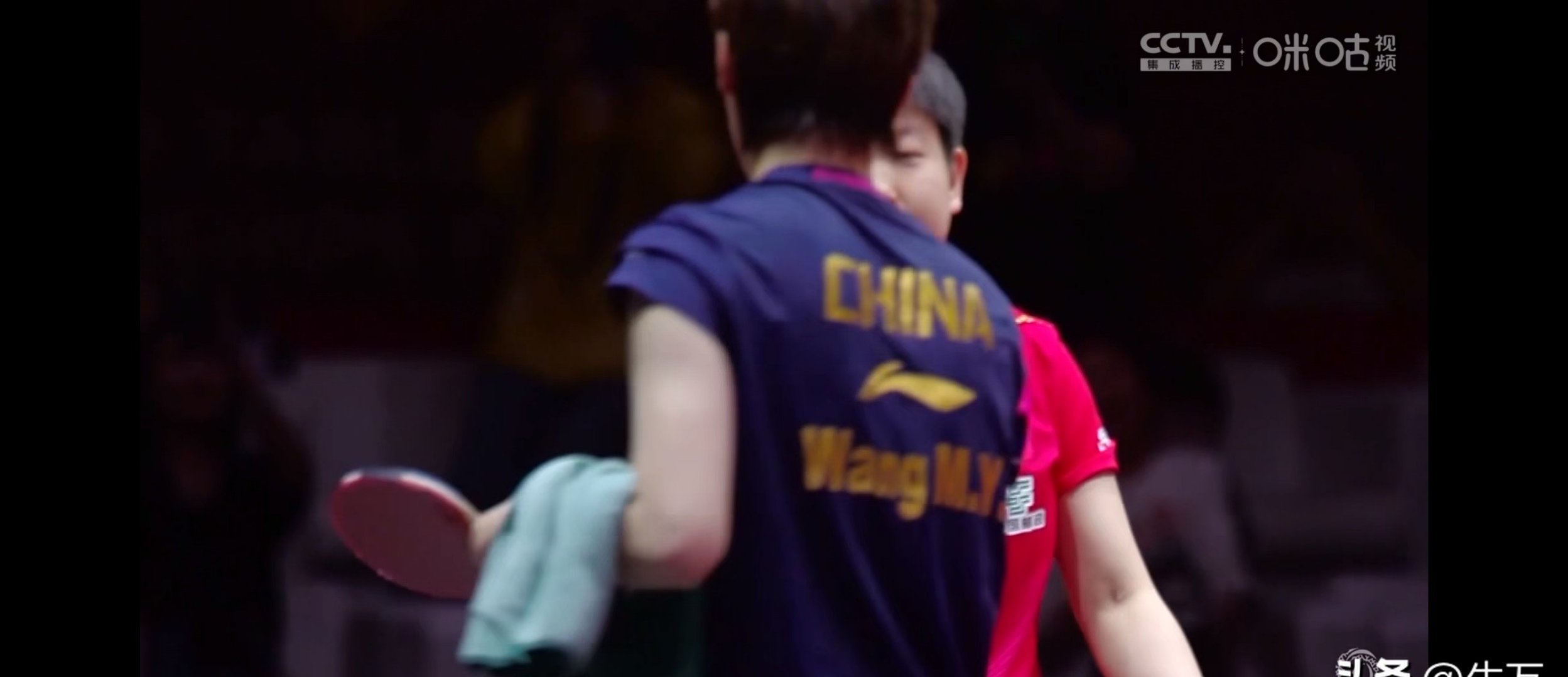 赛场上,一场势均力敌的对决掀起观众热情的简单介绍 赛场上,一场势均力敌的对决掀起观众热情的简单介绍