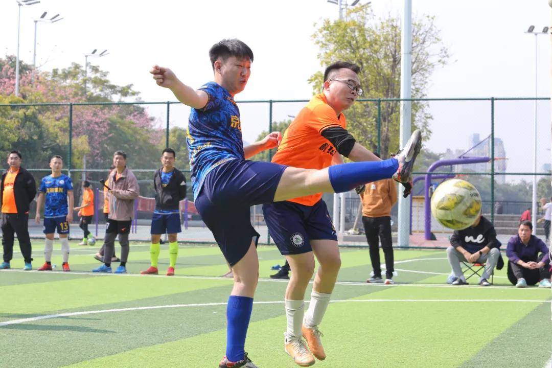 爱游戏体育链接-草根足球比赛中涌现出一位年轻天才球员的简单介绍