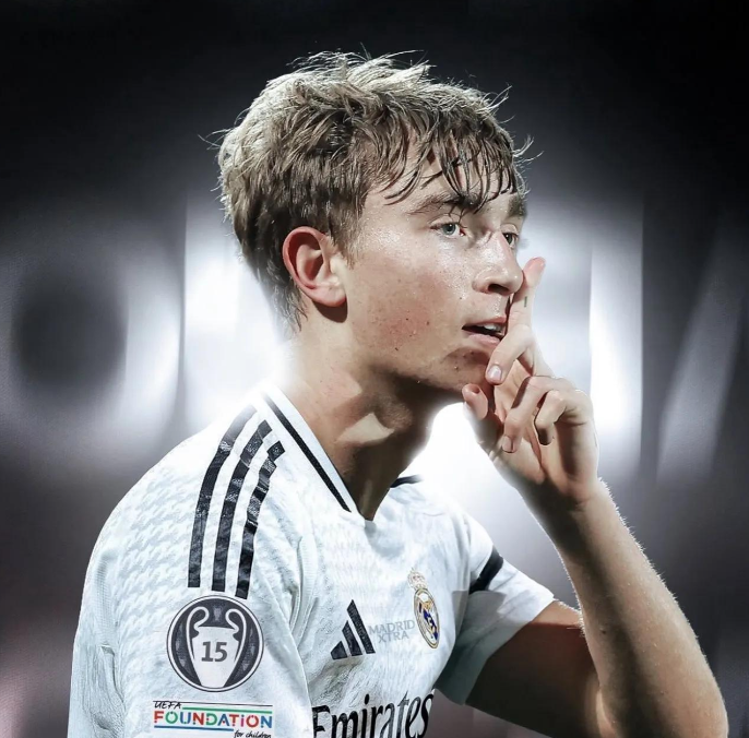 包含皇马新援表现出色,成为球队关键一员的词条 包含皇马新援表现出色,成为球队关键一员的词条