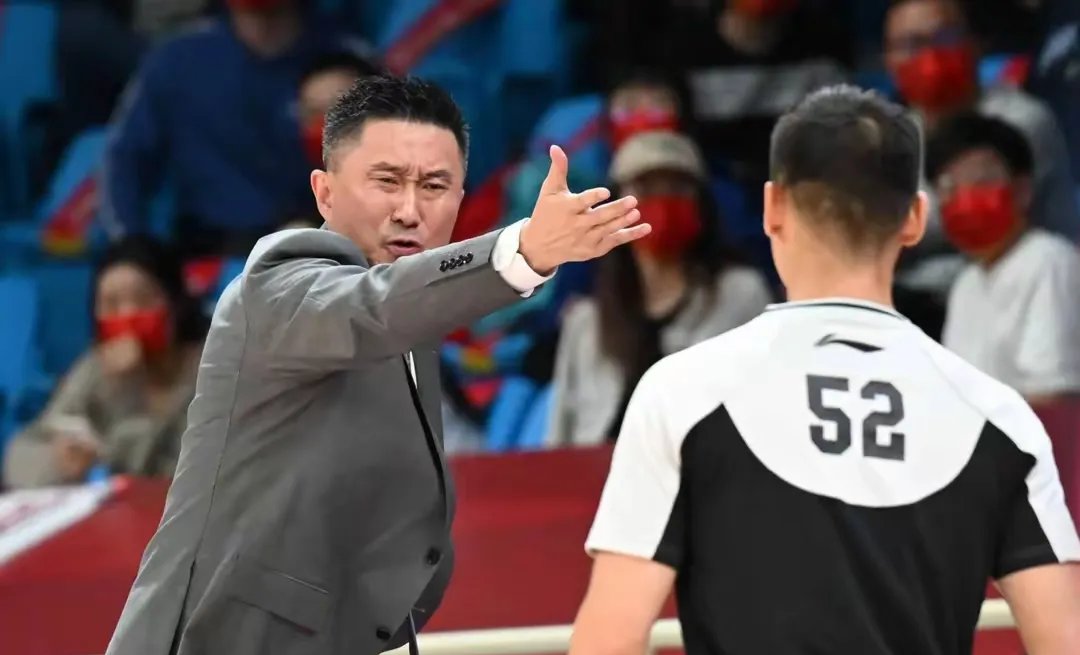 爱游戏-广东宏远客场险平，保级压力稍有减轻