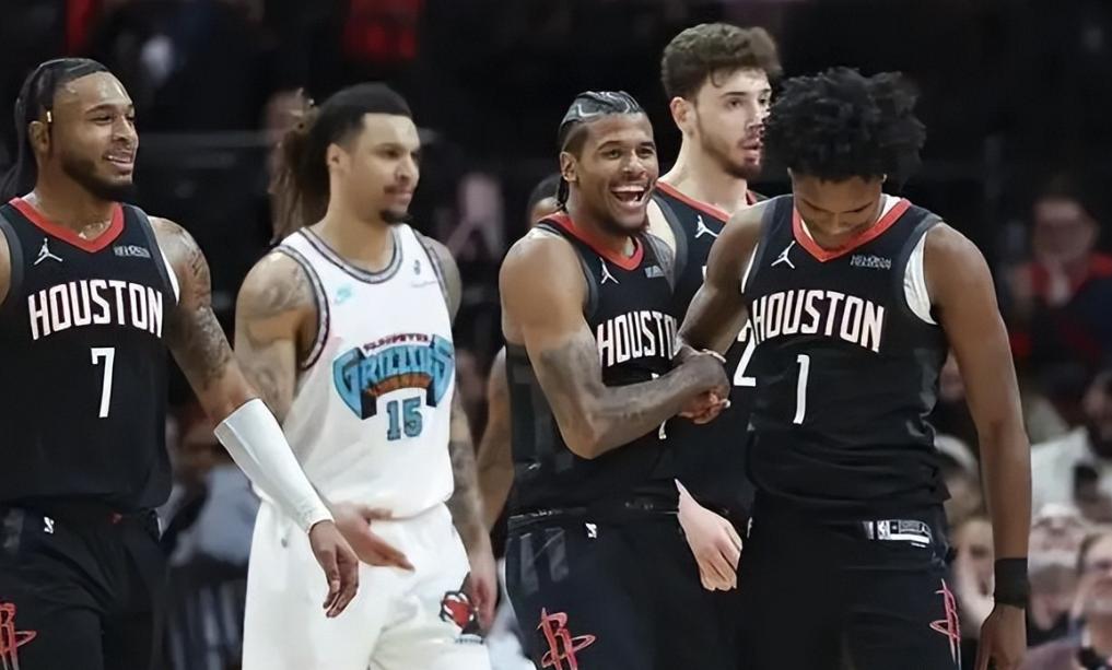 爱游戏app下载-火箭落败，球队需要调整战术与人员