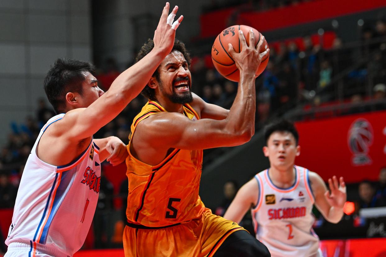 爱游戏官网网页版入口-广东队主场告捷，战胜江苏队