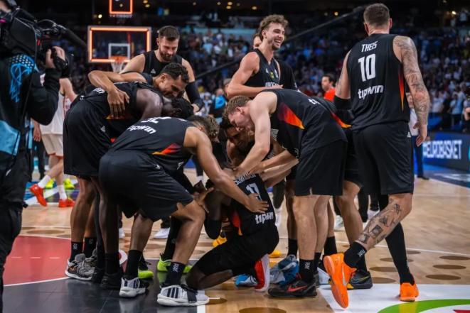 包含德国篮球队积极备战，全队士气高涨的词条