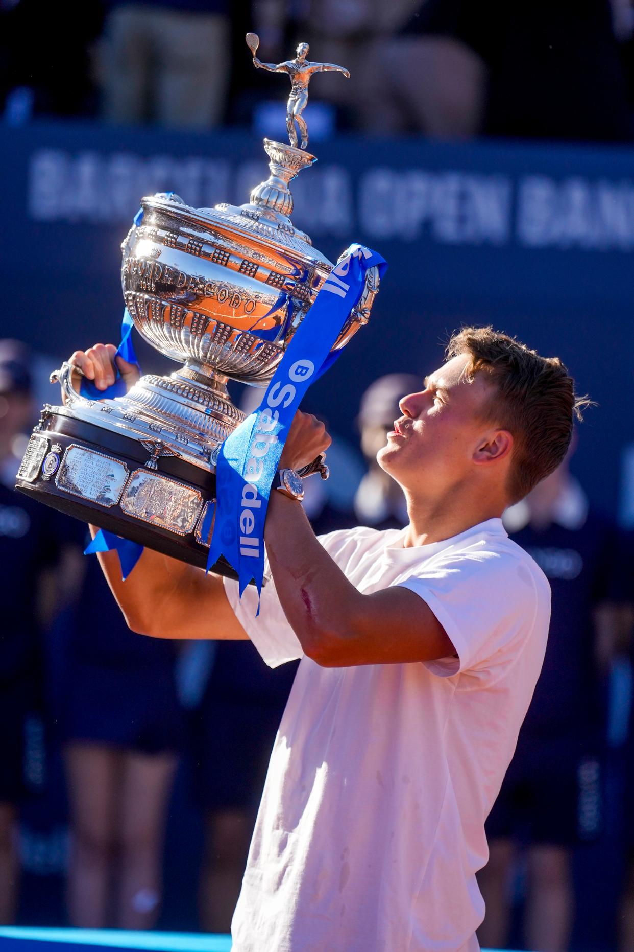 爱游戏官网-斯洛文尼亚男子网球选手强势夺冠，称霸的简单介绍