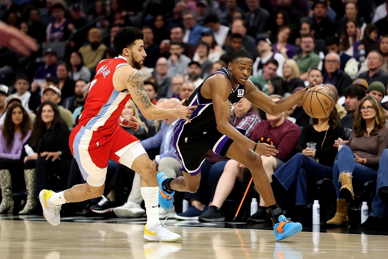 爱游戏app下载-NBA球员在比赛中送出完美助攻