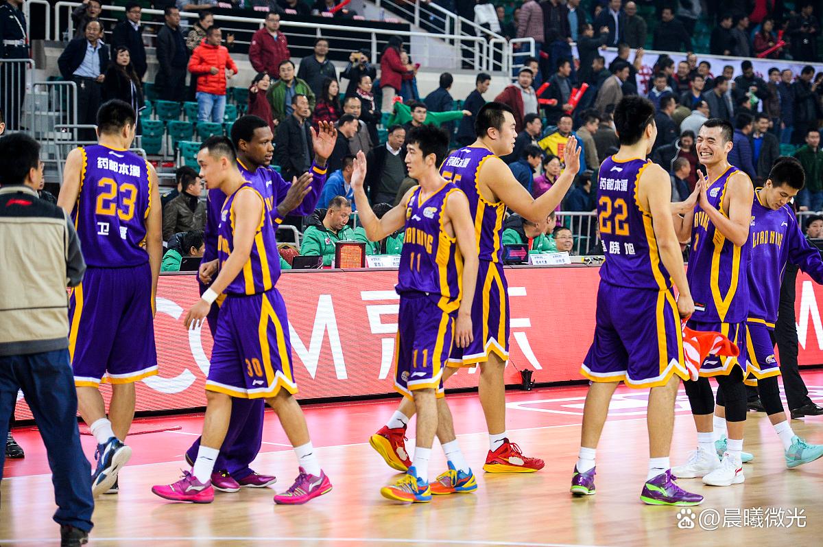 篮球赛场热火朝天,球队实力展现无比的简单介绍 篮球赛场热火朝天,球队实力展现无比的简单介绍