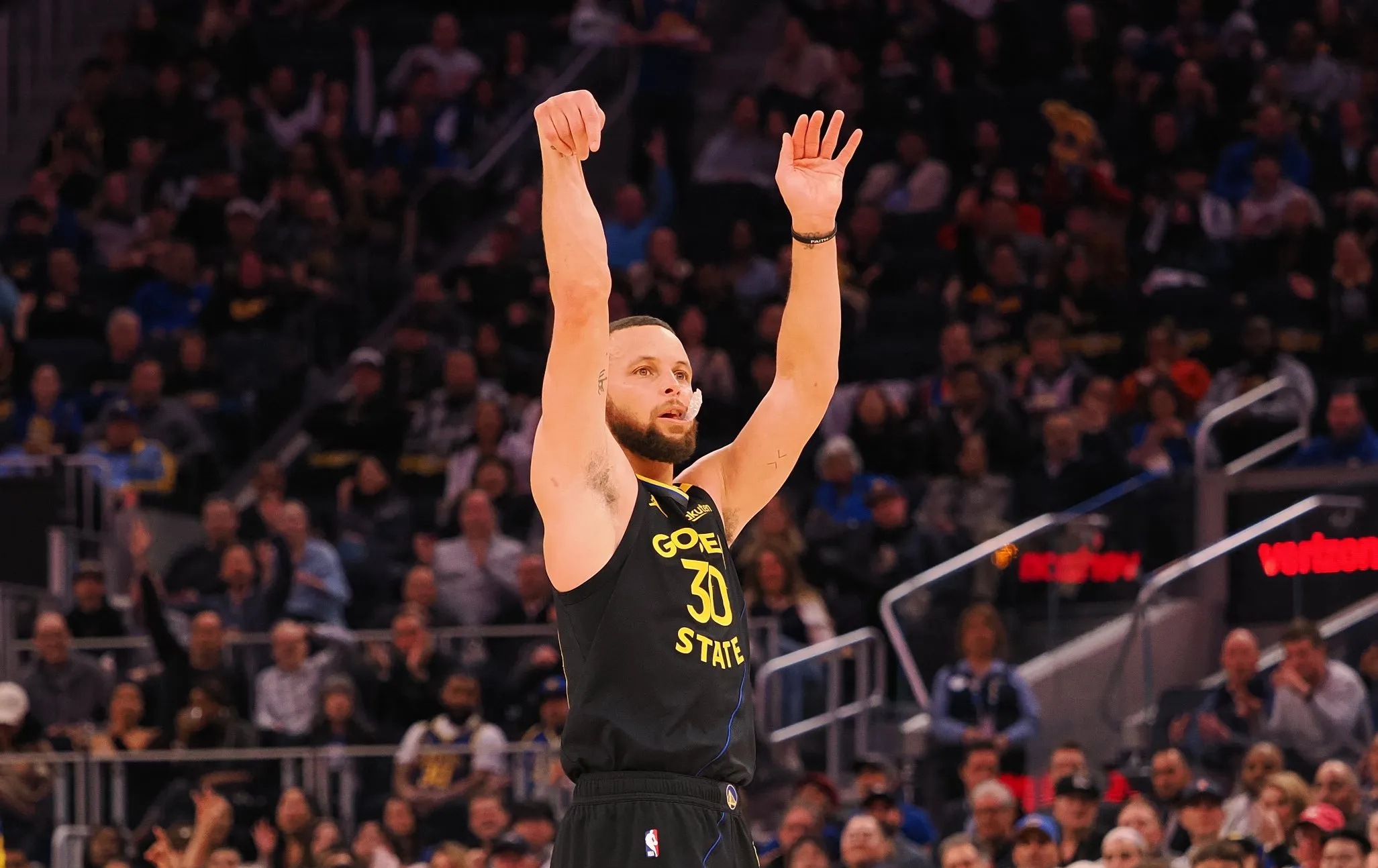 包含勇士击败湖人,库里狂砍40分的词条 包含勇士击败湖人,库里狂砍40分的词条