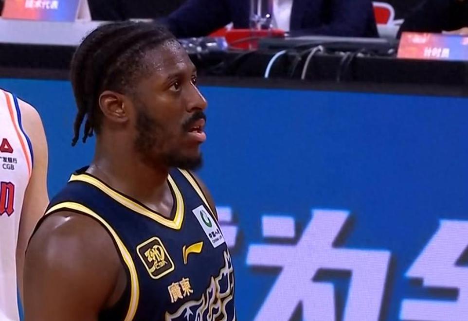 爱游戏app-包含队员连连砍分，精彩表现引发球迷热议的词条