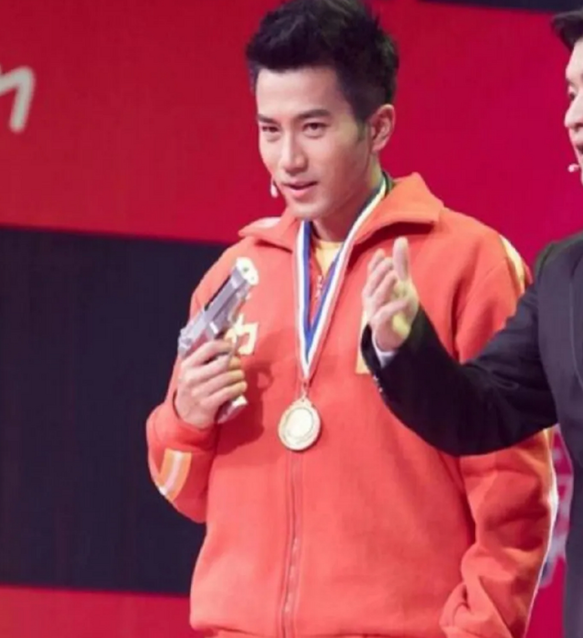 爱游戏登录入口-胜利者队在场上发挥出色，成功夺得比赛胜利的简单介绍